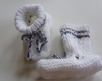 Mit liebe handgestrickte Baby-Strickschuhe