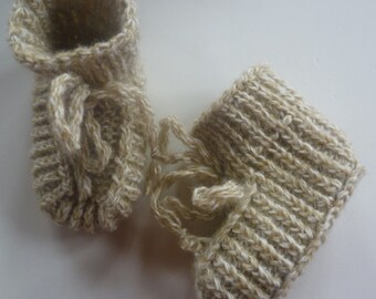 Mit liebe handgestrickte Baby-Strickschuhe