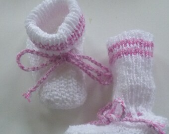 Mit liebe handgestrickte Baby-Strickschuhe