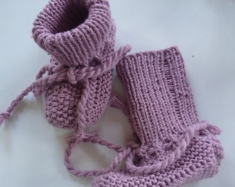 Mit liebe handgestrickte Baby-Strickschuhe