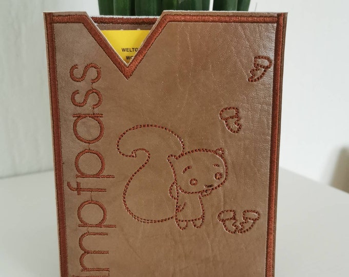 Imitation passport cover made of artificial leather with embroidery / vaccination certificate / embroidered / vegan / lined with cotton (woaded goods) / Ginko / squirrels