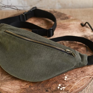 Belt bag corduroy khaki