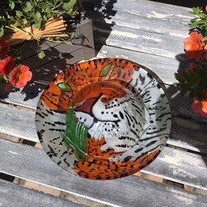 Cat drinking fountain made of glass Drinking fountain Indoor fountain