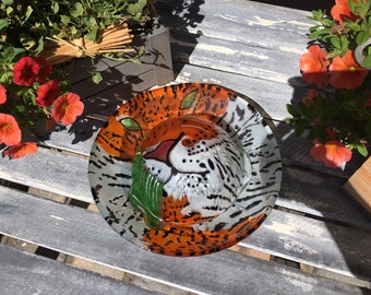 Cat drinking fountain made of glass Drinking fountain Indoor fountain