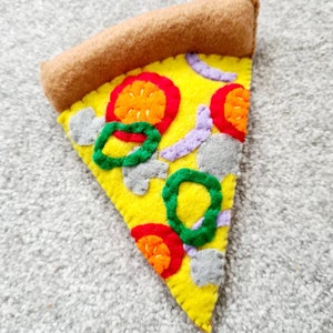Pizza à l’herbe à chat / pizza végétarienne / pizza en feutre / nourriture à l’herbe à chat / nourriture en feutre / pizza en feutre / nourriture jouet