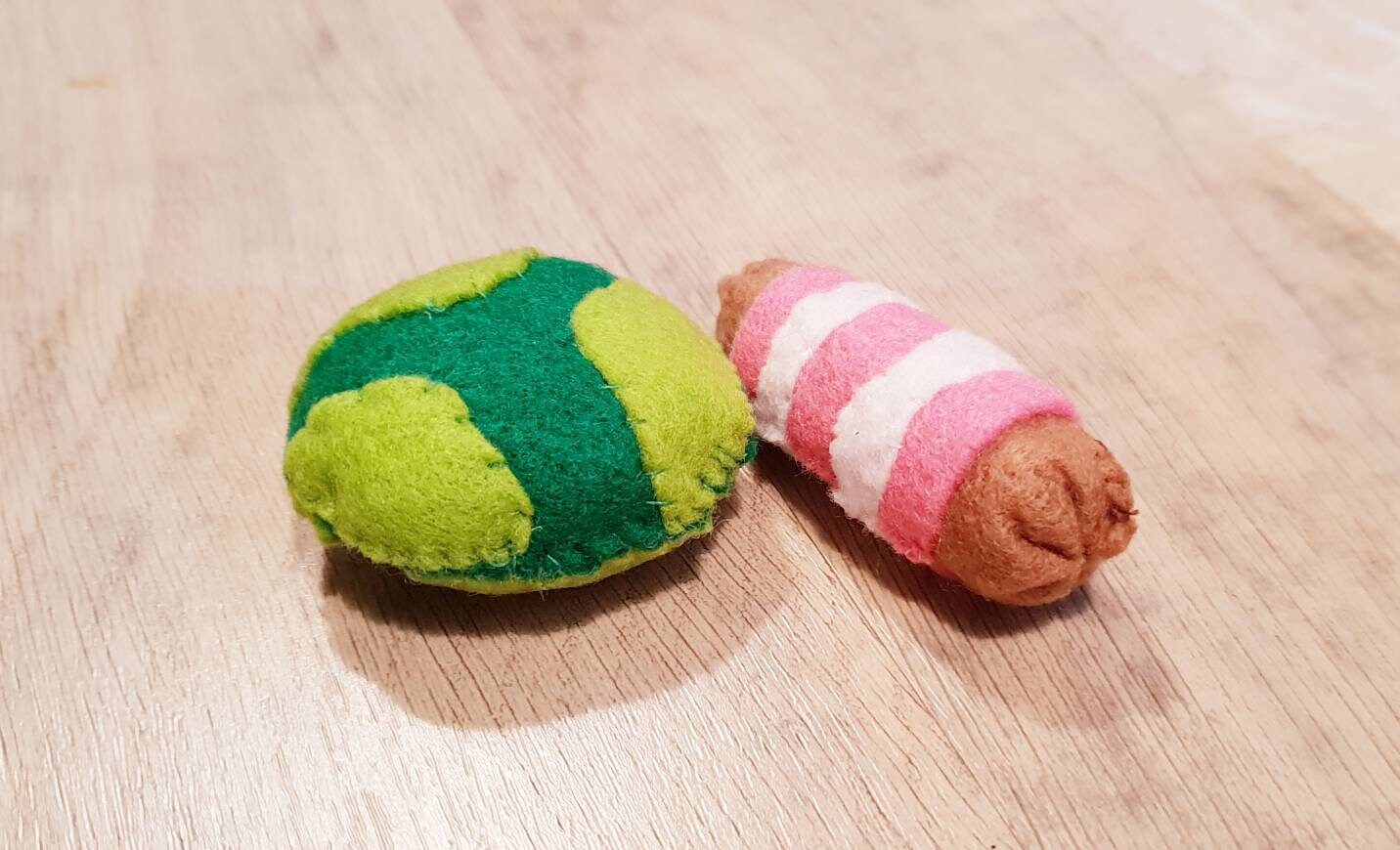 Christmas cat toys / felt roast dinner / felt cat toys / felt pig in blanket / felt sprouts