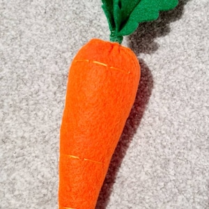 Catnip carrot / felt carrot / carrot cat toy / catnip toy