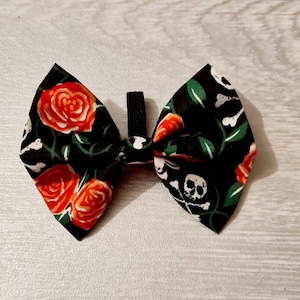 Skull & roses bowtie / pet bowties  / halloween bowties / skull bowties