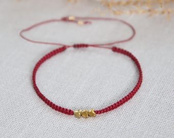 Macrame bracelet with heart-shaped beads, gold-colored hematite beads, 4 mm beaded bracelet