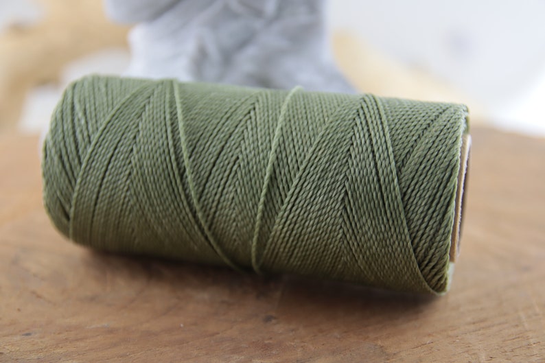 5 m 0.22 EUR/meter waxed macrame yarn 1 mm Linhasita© color selection polyester yarn waxed green tones, macrame cord, decorative ribbon 90 - militär grün