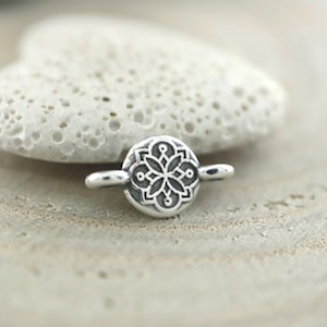 1x Schmuckverbinder 13x7 mm Mandala silberfarben, mini Verbinder silberfarben mit Muster,  Makramee Verbinder