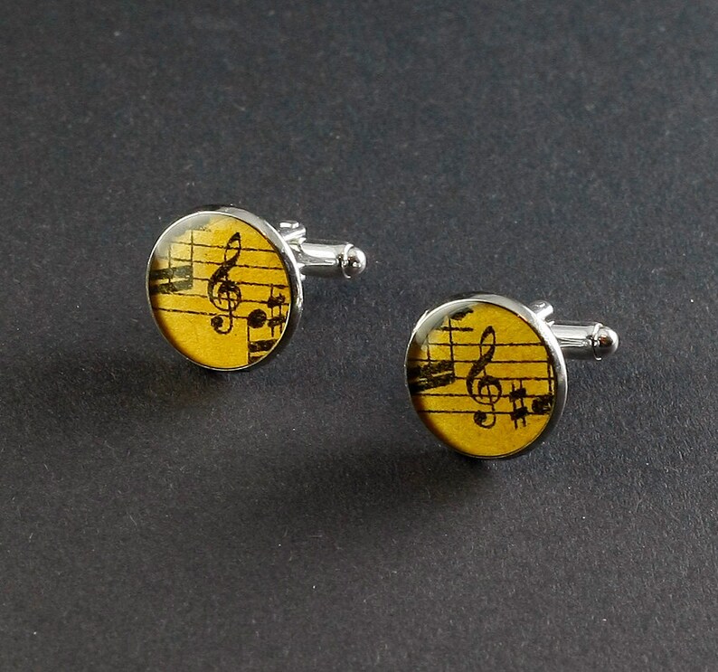 Cuff buttons Treble clef sheet music