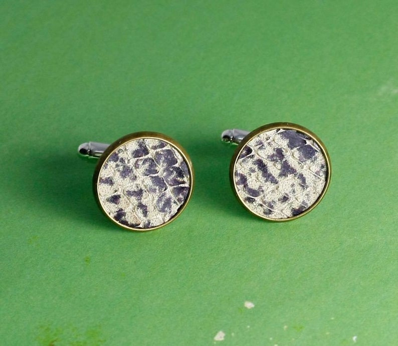 Cuff buttons with leather snake skin black