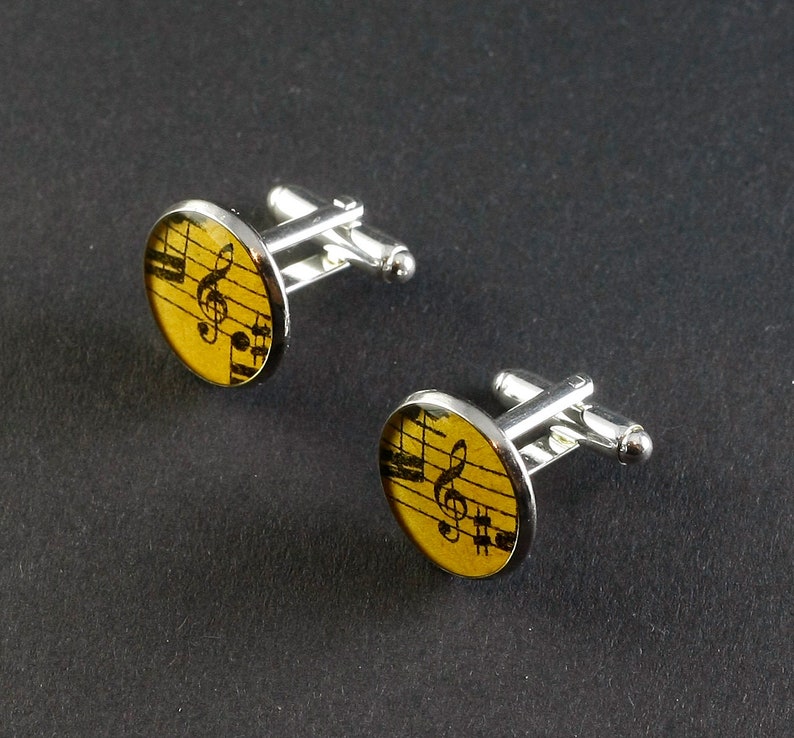 Cuff buttons Treble clef sheet music