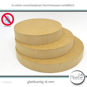Könnte beinhalten: Drei runde, braune, hölzerne Bastelkreise, die übereinander gestapelt sind. Die Kreise sind glatt und haben eine leicht raue Textur. Der größte Kreis ist 16 mm dick. Der Text "glattkantg 16 mm" ist am unteren Rand des Bildes sichtbar.