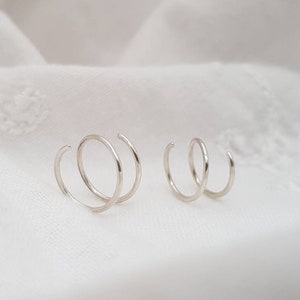 Spiral Ohrringe für 1 Ohrloch "Minimalist" CURLY // Fake Double Piercing, recyceltes 925 Silber, Sterling Silver spiral huggie hoops, Helix,