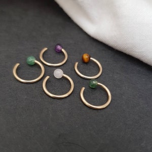 offene Creolen Gold Filled "Jewels" // huggie hoops, kleine huggie Ohrringe, Aventurin, Amethyst, Moosachat, Rosenquarz, Tigerauge, Piercing