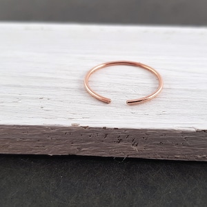 offener Ring Minimalist Rose Gold Filled 1mm / Stacking ring, Ring minimalistisch, Ring schmal, dünne Ringe, verstellbarer Ring, vergoldet Bild 1