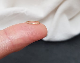 Very thin hammered 585 gold piercing ring "Minimalist" 14K gold, 0.5 mm helix, real gold piercing ring, earring, mini creole, nose ring