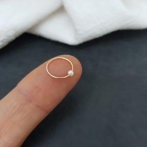 Piercing sottilissimo riempito d'oro / 0,5 mm 24 g, perla da 2 mm, piercing all'orecchio, piercing al naso, piercing all'elica, anello al naso, orecchino, setto, conchiglia