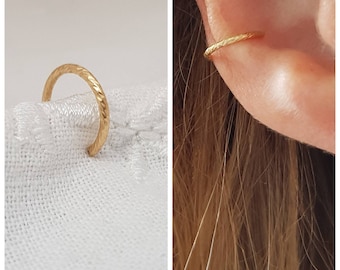 Ear Cuff "Minimalist Sparkle" Gold Filled // earcuff, piercing ring fake, piercing ear fake, ear clip gold, ear cuff, helix cuff