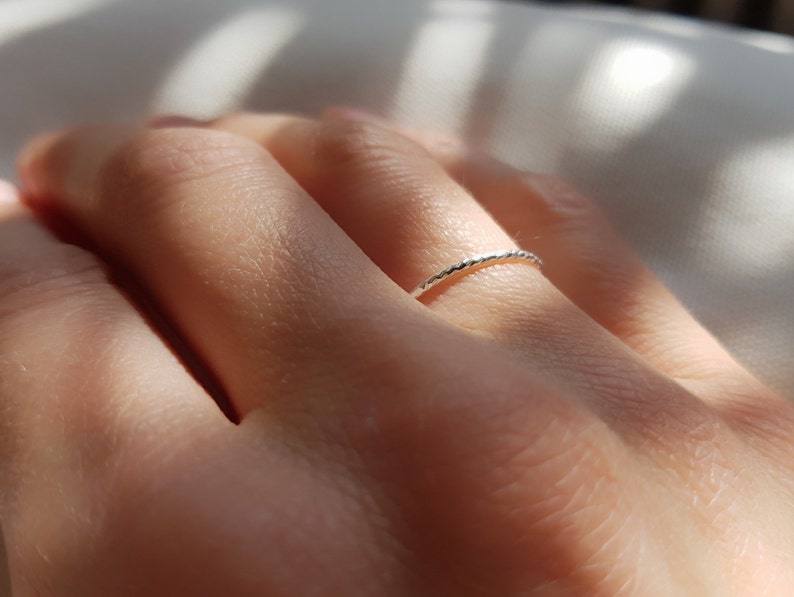Ring Sparkle 925 Silber Sterling Silber 1mm // zarter Ring, Bandring, Ring schmal, Ring minimalistisch, Echtsilber Ring, dünne Ringe Bild 4