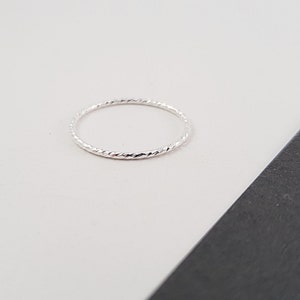 Ring Sparkle 925 Silber Sterling Silber 1mm // zarter Ring, Bandring, Ring schmal, Ring minimalistisch, Echtsilber Ring, dünne Ringe Bild 2