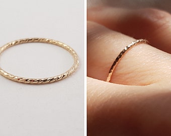 Ring "Sparkle" Gold Filled 1mm // zarter Ring, funkelnder Ring, Ring Gold, Stapelring, schmaler Ring, Ring minimalistisch, filigraner Ring