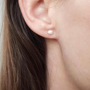 Barock Perlen Ohrstecker Gold Filled, Perlen Ohrringe, Helix Piercing Perlen, 3mm - 4mm Perlen Ohrringe, Süßwasserperlen, Perlenohrringe,