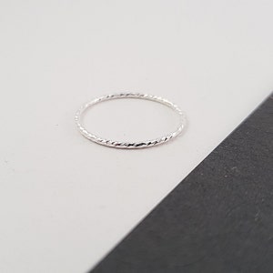 Ring Sparkle 925 Silber Sterling Silber 1mm // zarter Ring, Bandring, Ring schmal, Ring minimalistisch, Echtsilber Ring, dünne Ringe Bild 3