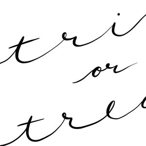 Puede incluir: Caligraf&iacute;a manuscrita en tinta negra sobre fondo blanco. Las palabras "treat" y "or" est&aacute;n escritas en estilo cursivo.