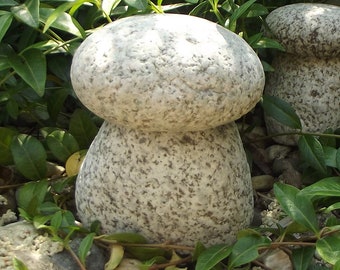 Gartengeschenk aus Granit Pilz
