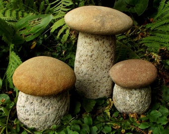 Zestaw grzybków 3 sztuki  figurki  kamienne granitowe