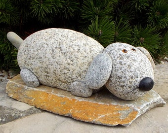 Ozdoba do ogrodu pies figurka z kamienia granitowa