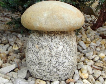 Gartendekoration aus Granit Pilz