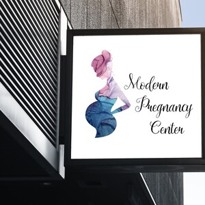 Puede incluir: Un letrero para un Centro de Embarazo Moderno. El letrero presenta una ilustraci&oacute;n en acuarela de una persona embarazada en tonos de azul, morado y rosa. El texto est&aacute; en cursiva elegante.