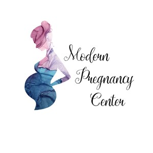 Puede incluir: Un logotipo para un centro de embarazo presenta la silueta de una persona embarazada con un efecto de acuarela en tonos azules, morados y rosas. Las palabras "Modern Pregnancy Center" est&aacute;n escritas en una elegante escritura.