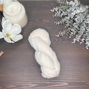 Hand Dyed Yarn, Worsted Yarn, Wool Yarn, Merino Wool, Manos Del Uruguay Yarn, Manos Del Uruguay Maxima, White Yarn, Maxima Natural