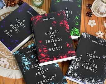 Offiziell lizenziert - ACOTAR - A Court of Thorns and Roses Schutzumschläge für die deutschen Hardcover | Bookish Merch - Sarah J. Maas