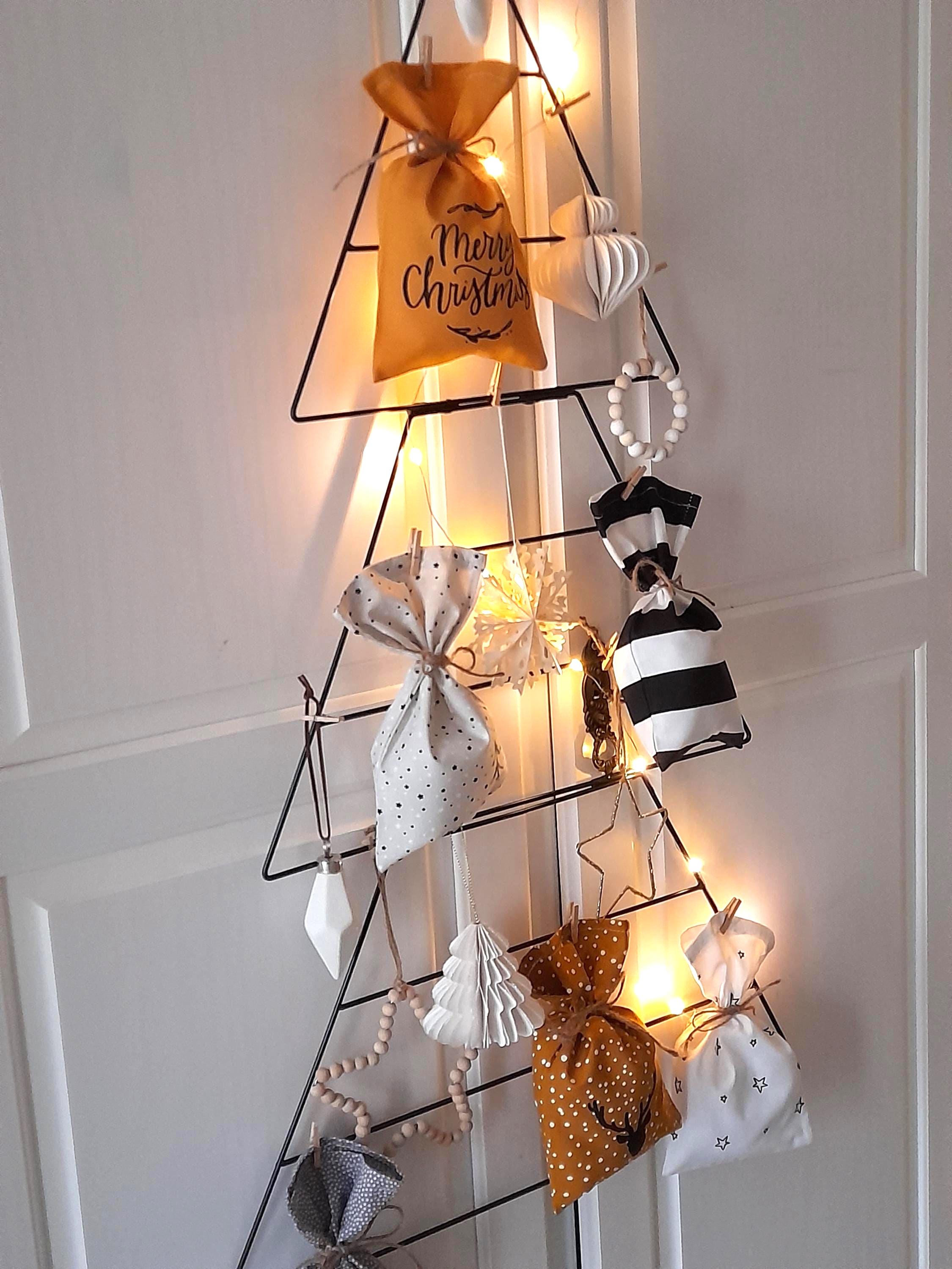 Metall Tannenbaum zum Aufhängen – Adventskalender Halter, Weihnachtsbaum Wanddeko, wiederverwendbar, modern & nachhaltig