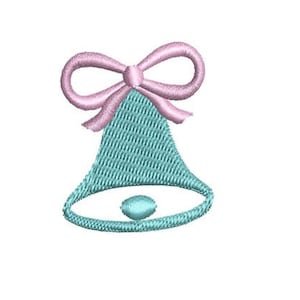 Puede incluir: Diseño de campana bordada en color turquesa con un lazo rosa en la parte superior. La campana tiene un aspecto texturizado y un pequeño círculo turquesa en la parte inferior. El diseño está sobre un fondo blanco.