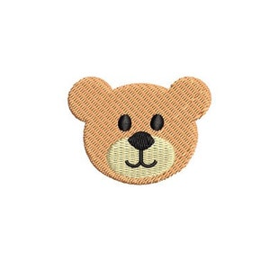 Pode incluir: Um rosto de urso marrom com olhos e nariz pretos, bordado em um fundo branco.