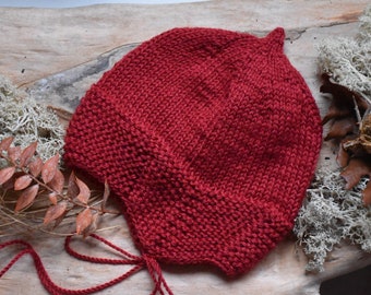 CRIMSON RED.. Children's hat made of fine wool with alpaca and silk