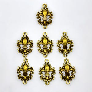 7pcs conector Fleur De Lis, encantos de flor de lis de oro antiguo, hallazgo de joyería Fleur De Lis