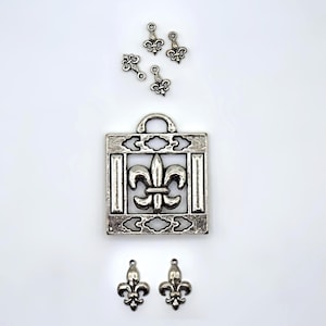14pcs Fleur De Lis Charm Lot, Silver Tone Fleur De Lis Charm, Colgantes de Fleur De Lis de doble cara, Charms de Fleur De Lis martillados