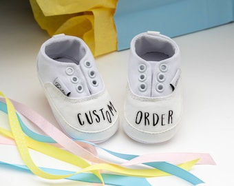 Chaussures de bébé peintes à la main personnalisées, chaussures pour bébés garçons et filles, grossesse, cadeau unique de baby shower, bébé personnalisé, nouvelle maman, SoleBabyCo
