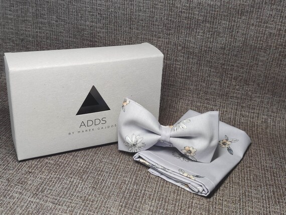 Set bow tie and handkerchief