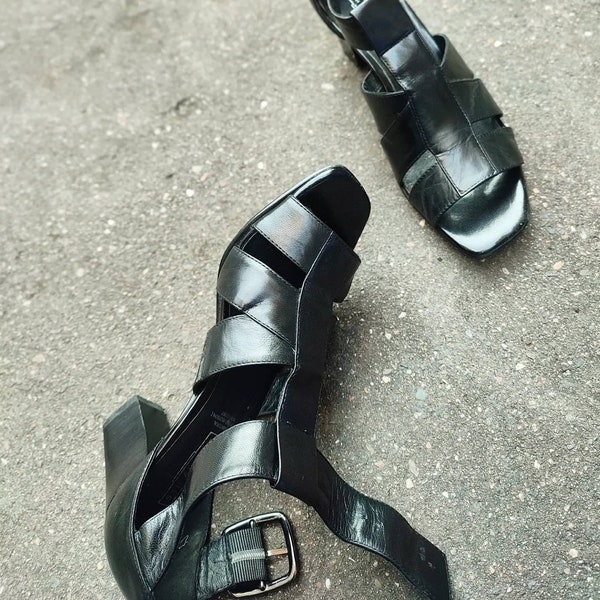 Y2k 5th Avenue Summer Sandals | Minimalist black leather slingbacks.