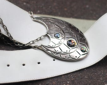 Vintage White Leather Snake Belt - Silver Buckle & Chain Detail - Statement Waist Belt - Retro Glam Rock Style - Rare 80s Accessory