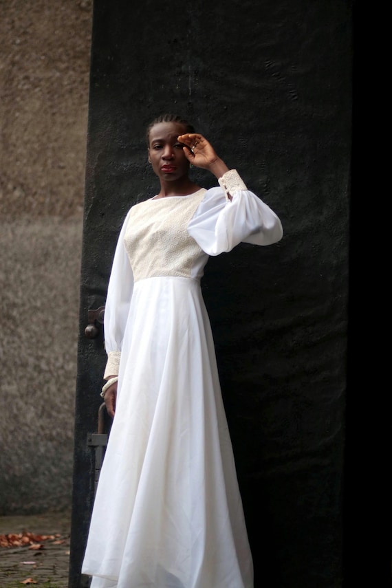 70s Vintage Embroidered Ball Gown - Creme & White Long Evening Dress - Etsy Canada 70s Vintage Embroidered Ball Gown - Creme & White Long Evening Dress - Etsy Canada